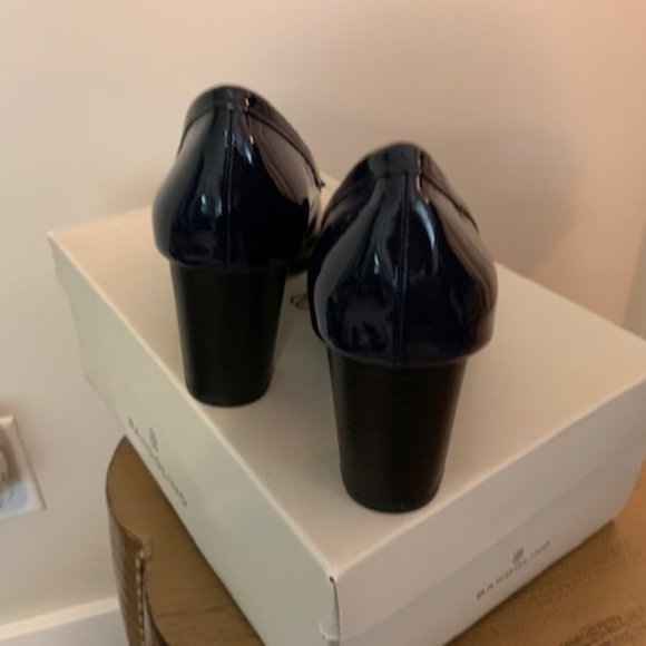 NWT: Bandolino Navy Heels-Size 6 1/2 Medium - Picture 4 of 8